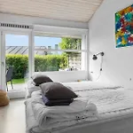 2 Bedroom Amazing In Vaeggerlose * Bøtø By