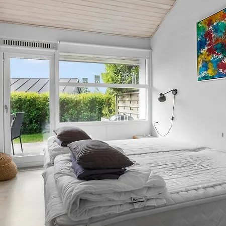 2 Bedroom Amazing In Vaeggerlose * Bøtø By